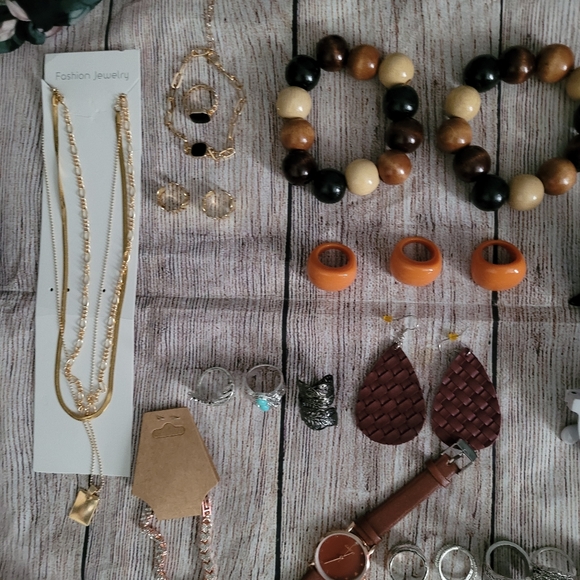 Last Call Jewelry & Accessories Bundle (31 pieces) - Picture 4 of 10
